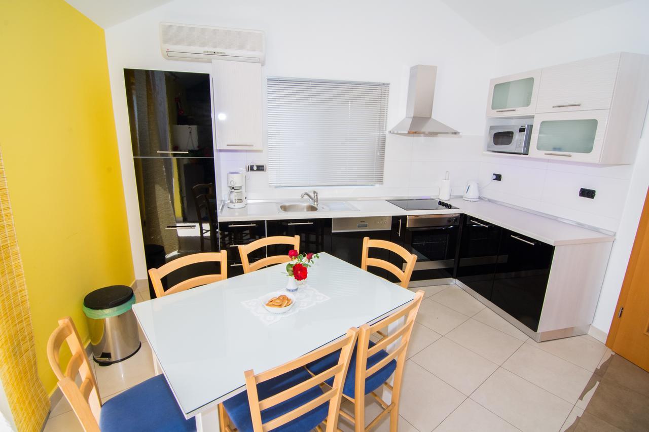 Apartments Ruzica Pinezići Eksteriør billede